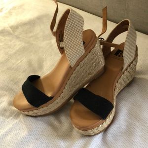 Spadrill sandals platform outside